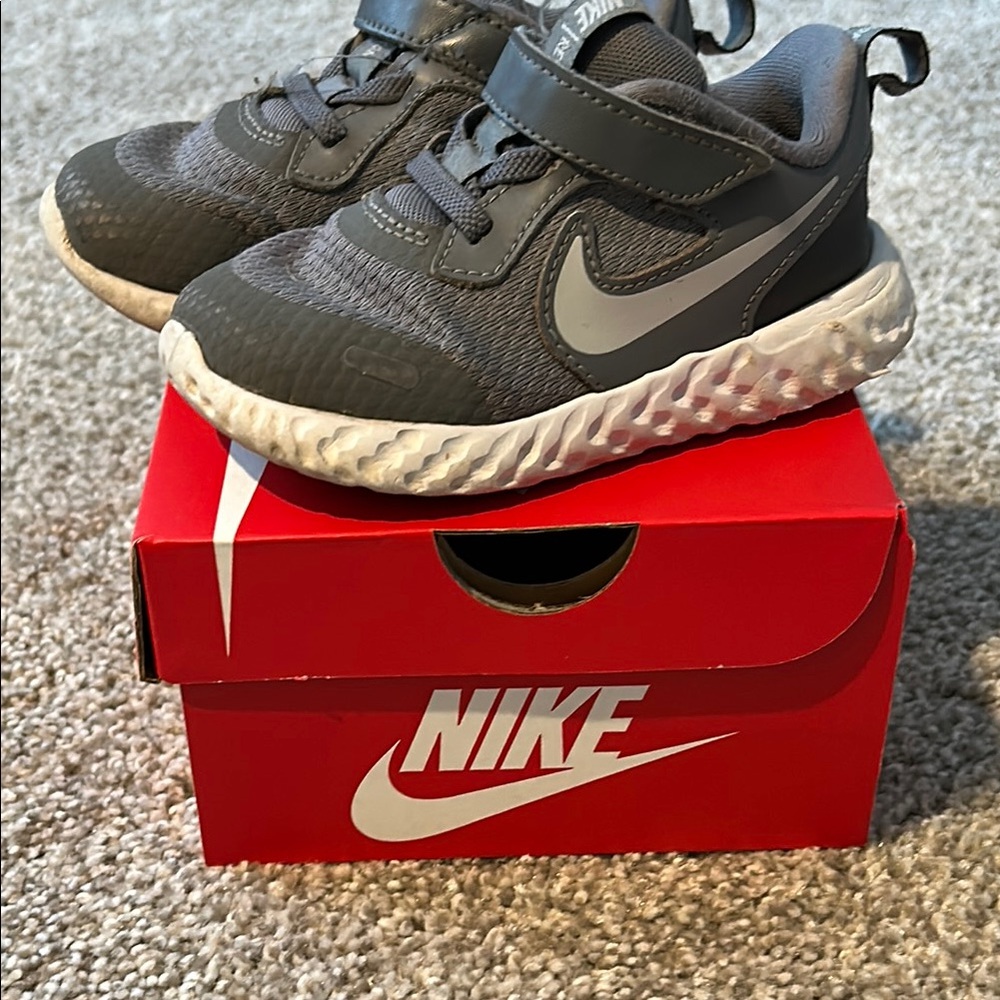 Nike Gray and White Sneakers with Velcro Closure